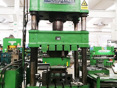 億東產品油壓成型